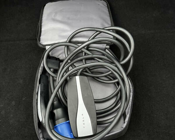 Червоний Тесла Модель С, об'ємом двигуна 0 л та пробігом 116 тис. км за 29999 $, фото 26 на Automoto.ua