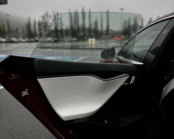 Червоний Тесла Модель С, об'ємом двигуна 0 л та пробігом 116 тис. км за 29999 $, фото 21 на Automoto.ua