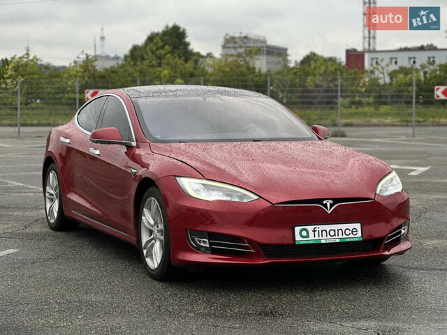 Красный Тесла Модель С, объемом двигателя 0 л и пробегом 78 тыс. км за 27000 $, фото 5 на Automoto.ua