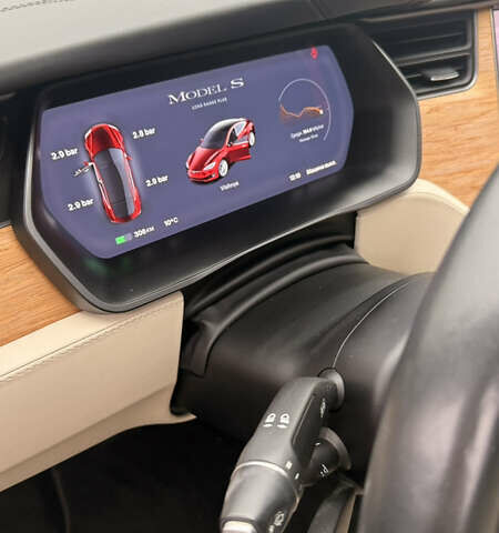 Красный Тесла Модель С, объемом двигателя 0 л и пробегом 175 тыс. км за 27000 $, фото 9 на Automoto.ua