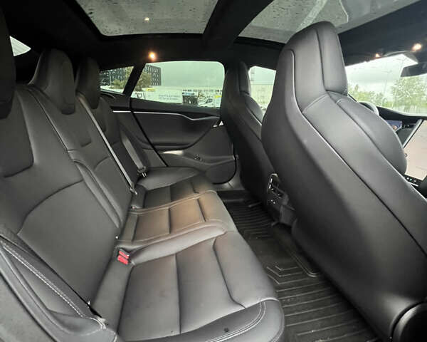 Красный Тесла Модель С, объемом двигателя 0 л и пробегом 78 тыс. км за 27000 $, фото 20 на Automoto.ua