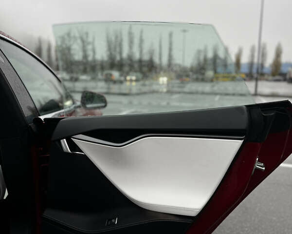 Червоний Тесла Модель С, об'ємом двигуна 0 л та пробігом 116 тис. км за 29999 $, фото 19 на Automoto.ua