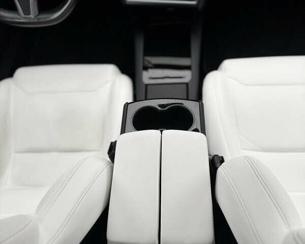 Червоний Тесла Модель С, об'ємом двигуна 0 л та пробігом 116 тис. км за 29999 $, фото 18 на Automoto.ua