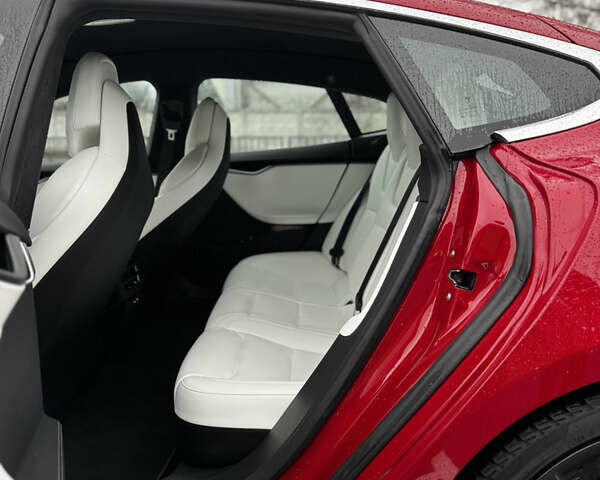 Червоний Тесла Модель С, об'ємом двигуна 0 л та пробігом 116 тис. км за 29999 $, фото 22 на Automoto.ua