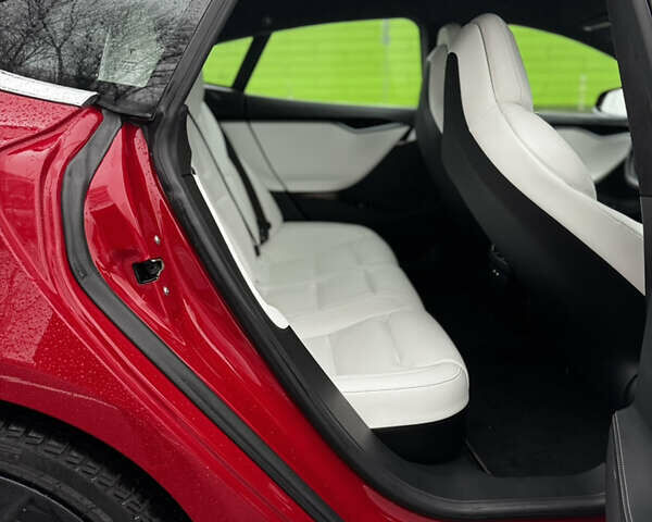 Червоний Тесла Модель С, об'ємом двигуна 0 л та пробігом 116 тис. км за 29999 $, фото 20 на Automoto.ua