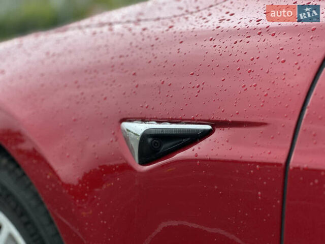 Красный Тесла Модель С, объемом двигателя 0 л и пробегом 78 тыс. км за 27000 $, фото 13 на Automoto.ua