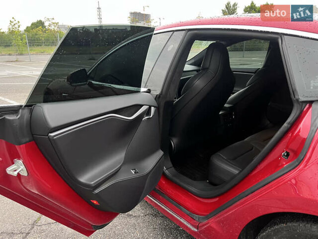 Красный Тесла Модель С, объемом двигателя 0 л и пробегом 78 тыс. км за 27000 $, фото 18 на Automoto.ua