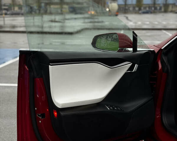 Червоний Тесла Модель С, об'ємом двигуна 0 л та пробігом 116 тис. км за 29999 $, фото 8 на Automoto.ua