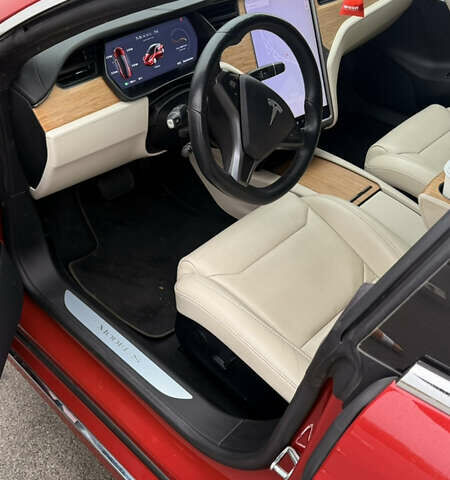 Красный Тесла Модель С, объемом двигателя 0 л и пробегом 175 тыс. км за 27000 $, фото 8 на Automoto.ua