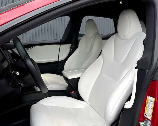 Красный Тесла Модель С, объемом двигателя 0 л и пробегом 65 тыс. км за 38500 $, фото 8 на Automoto.ua