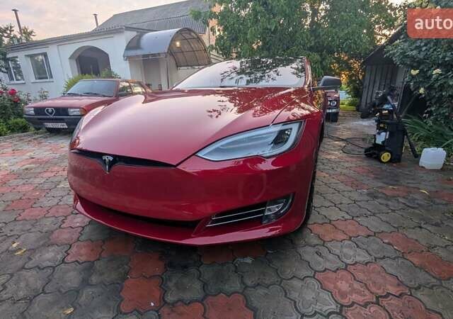 Красный Тесла Модель С, объемом двигателя 0 л и пробегом 150 тыс. км за 38999 $, фото 5 на Automoto.ua