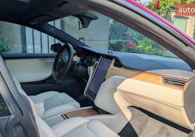 Красный Тесла Модель С, объемом двигателя 0 л и пробегом 150 тыс. км за 38999 $, фото 4 на Automoto.ua