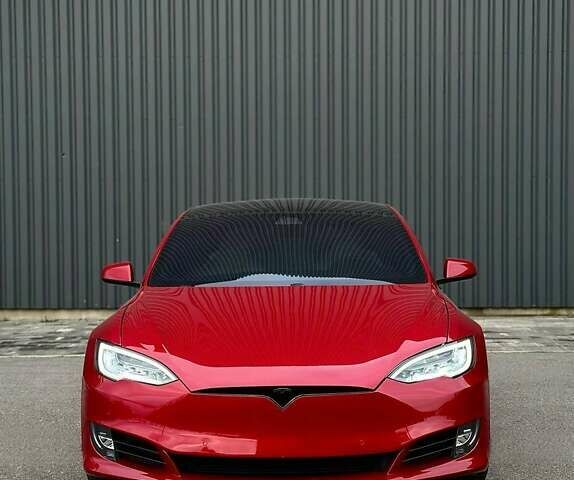 Красный Тесла Модель С, объемом двигателя 0 л и пробегом 65 тыс. км за 38500 $, фото 1 на Automoto.ua
