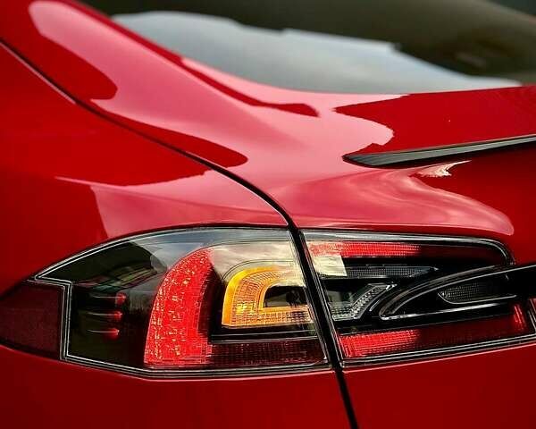 Красный Тесла Модель С, объемом двигателя 0 л и пробегом 65 тыс. км за 38500 $, фото 7 на Automoto.ua