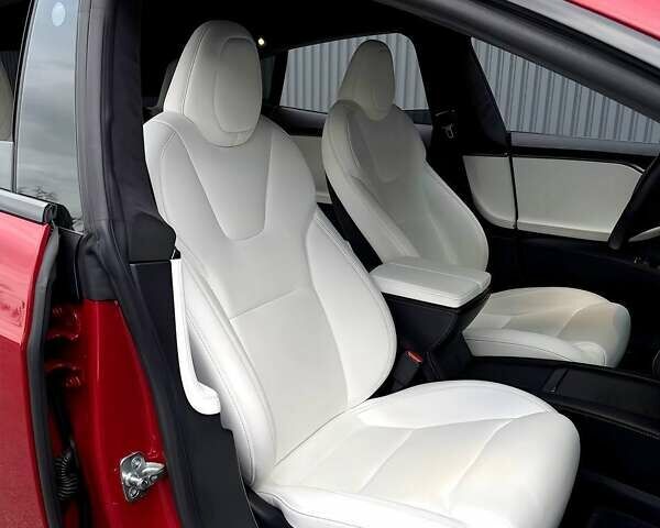 Красный Тесла Модель С, объемом двигателя 0 л и пробегом 65 тыс. км за 38500 $, фото 11 на Automoto.ua