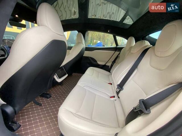 Красный Тесла Модель С, объемом двигателя 0 л и пробегом 16 тыс. км за 49900 $, фото 32 на Automoto.ua