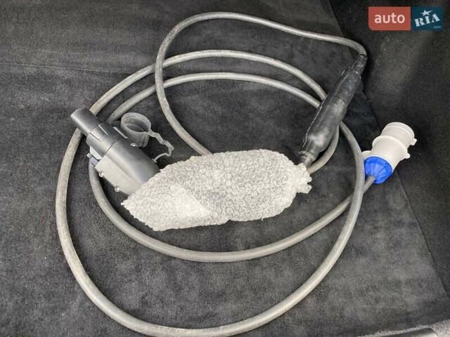 Красный Тесла Модель С, объемом двигателя 0 л и пробегом 16 тыс. км за 49900 $, фото 12 на Automoto.ua