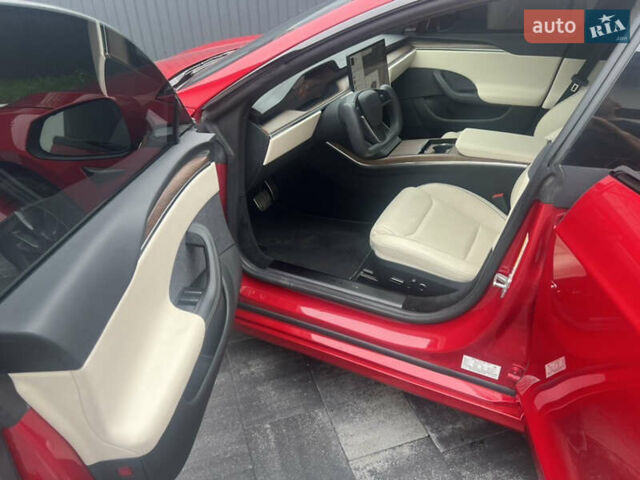 Красный Тесла Модель С, объемом двигателя 0 л и пробегом 80 тыс. км за 36900 $, фото 5 на Automoto.ua