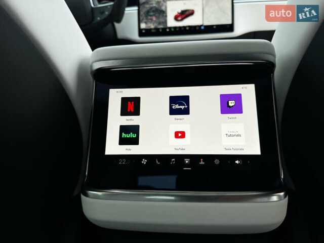 Красный Тесла Модель С, объемом двигателя 0 л и пробегом 50 тыс. км за 42000 $, фото 19 на Automoto.ua