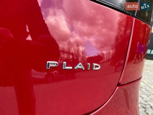 Красный Тесла Модель С, объемом двигателя 0 л и пробегом 16 тыс. км за 49900 $, фото 9 на Automoto.ua