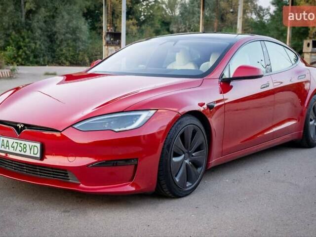 Красный Тесла Модель С, объемом двигателя 0 л и пробегом 85 тыс. км за 46500 $, фото 2 на Automoto.ua