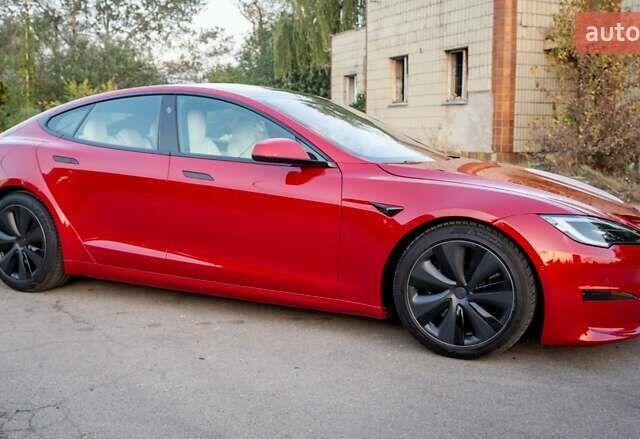 Красный Тесла Модель С, объемом двигателя 0 л и пробегом 85 тыс. км за 46500 $, фото 9 на Automoto.ua