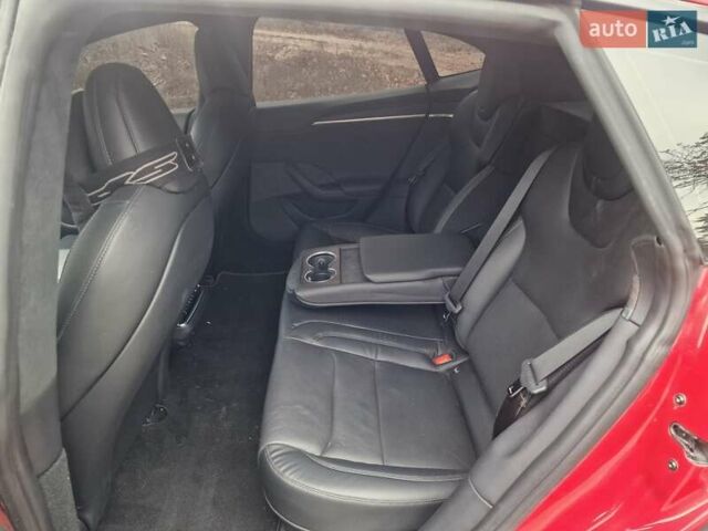 Красный Тесла Модель С, объемом двигателя 0 л и пробегом 56 тыс. км за 36500 $, фото 13 на Automoto.ua