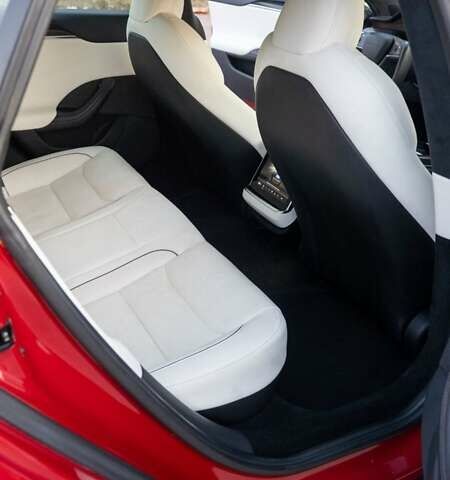 Красный Тесла Модель С, объемом двигателя 0 л и пробегом 85 тыс. км за 46500 $, фото 13 на Automoto.ua