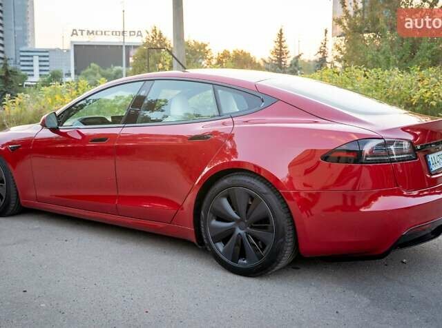 Красный Тесла Модель С, объемом двигателя 0 л и пробегом 85 тыс. км за 46500 $, фото 10 на Automoto.ua