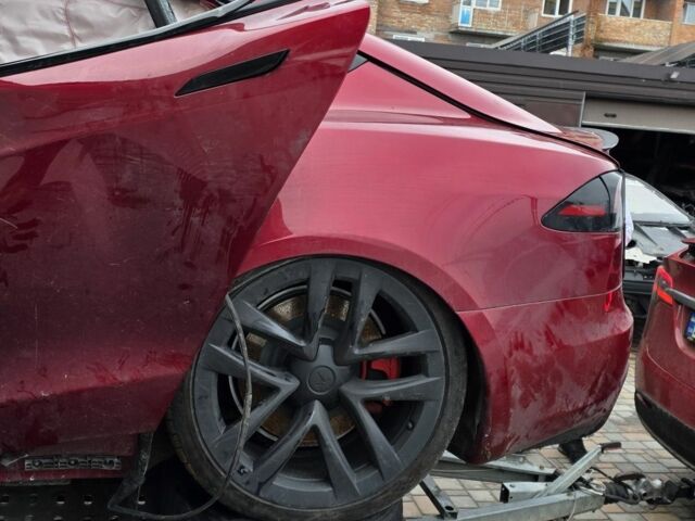 Красный Тесла Модель С, объемом двигателя 0 л и пробегом 24 тыс. км за 27777 $, фото 1 на Automoto.ua