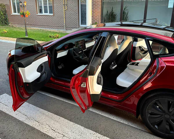 Тесла Модель С 2023 у Запоріжжя на Automoto.ua Червоний Тесла Модель С, об'ємом двигуна 0 л та пробігом 29 тис. км за 48500 $, фото 7 на Automoto.ua