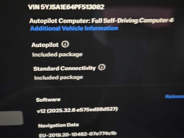 Красный Тесла Модель С, объемом двигателя 0 л и пробегом 24 тыс. км за 27777 $, фото 12 на Automoto.ua