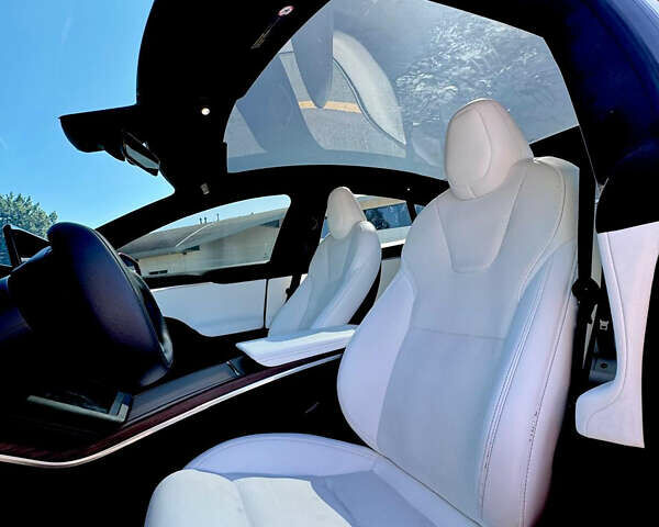 Тесла Модель С 2023 у Запоріжжя на Automoto.ua Червоний Тесла Модель С, об'ємом двигуна 0 л та пробігом 29 тис. км за 48500 $, фото 6 на Automoto.ua