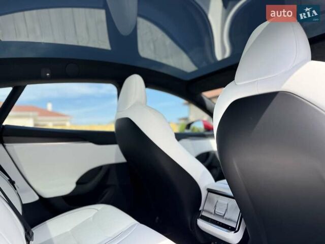 Красный Тесла Модель С, объемом двигателя 0 л и пробегом 26 тыс. км за 86630 $, фото 10 на Automoto.ua