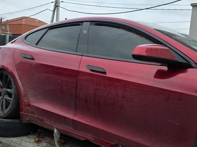 Красный Тесла Модель С, объемом двигателя 0 л и пробегом 24 тыс. км за 27777 $, фото 2 на Automoto.ua