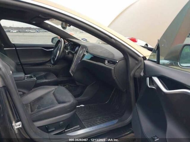 Тесла Модель С, объемом двигателя 1 л и пробегом 43 тыс. км за 4900 $, фото 3 на Automoto.ua