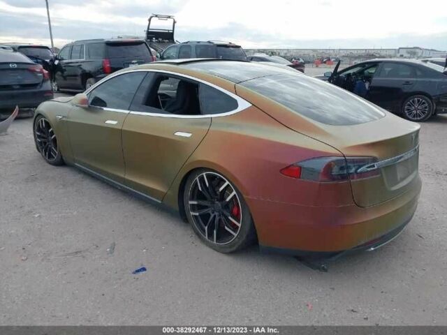 Тесла Модель С, объемом двигателя 1 л и пробегом 43 тыс. км за 4900 $, фото 1 на Automoto.ua