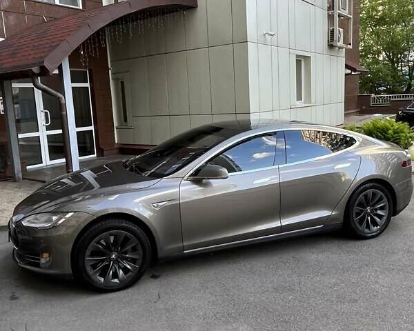 Тесла Модель С, объемом двигателя 0 л и пробегом 250 тыс. км за 17500 $, фото 8 на Automoto.ua