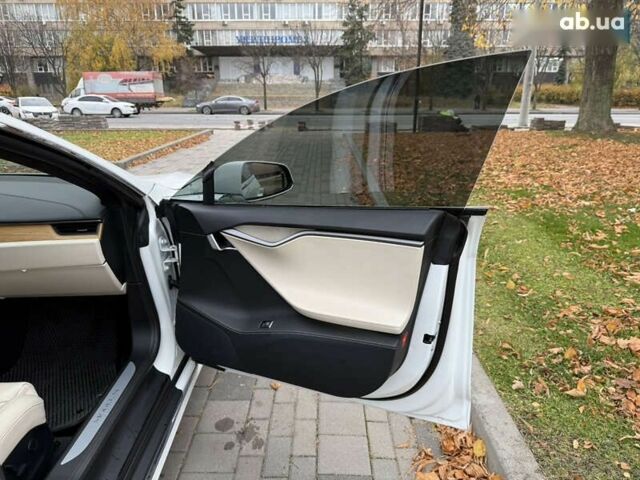 Тесла Модель С, объемом двигателя 0 л и пробегом 52 тыс. км за 27800 $, фото 24 на Automoto.ua