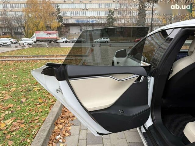 Тесла Модель С, объемом двигателя 0 л и пробегом 52 тыс. км за 27800 $, фото 29 на Automoto.ua