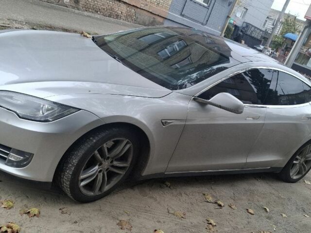 Серый Тесла Модель С, объемом двигателя 0 л и пробегом 170 тыс. км за 6000 $, фото 2 на Automoto.ua