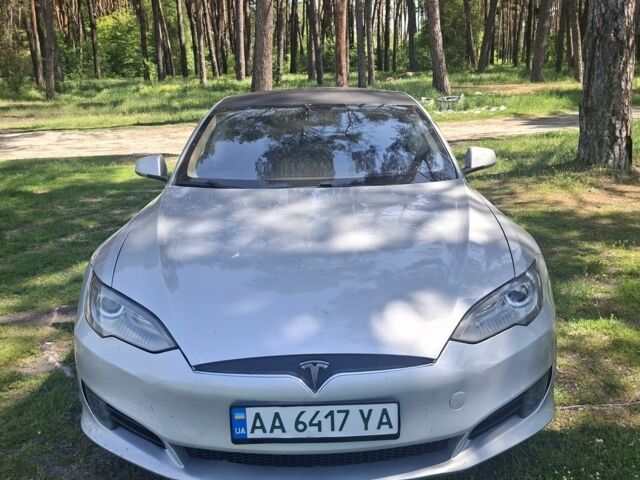 Серый Тесла Модель С, объемом двигателя 0 л и пробегом 170 тыс. км за 13500 $, фото 3 на Automoto.ua