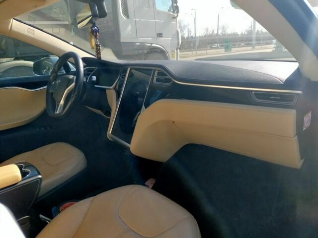 Серый Тесла Модель С, объемом двигателя 0 л и пробегом 170 тыс. км за 15800 $, фото 6 на Automoto.ua