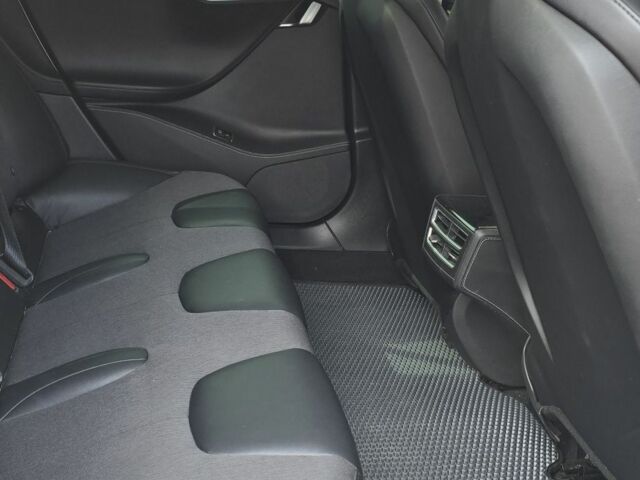 Серый Тесла Модель С, объемом двигателя 0 л и пробегом 200 тыс. км за 19200 $, фото 2 на Automoto.ua