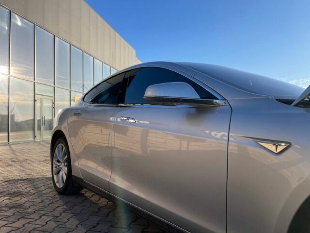 Серый Тесла Модель С, объемом двигателя 0 л и пробегом 170 тыс. км за 13999 $, фото 5 на Automoto.ua