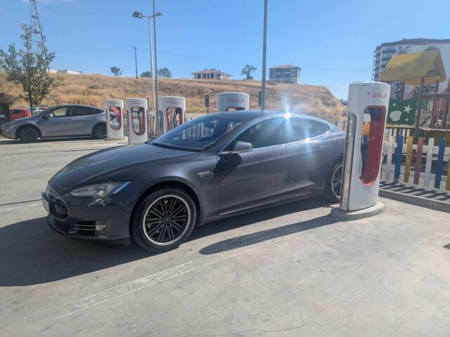 Тесла Модель С 2015 у Шепетовке на Automoto.ua Сірий Тесла Модель С, об'ємом двигуна 0 л та пробігом 180 тис. км за 14999 $, фото 13 на Automoto.ua