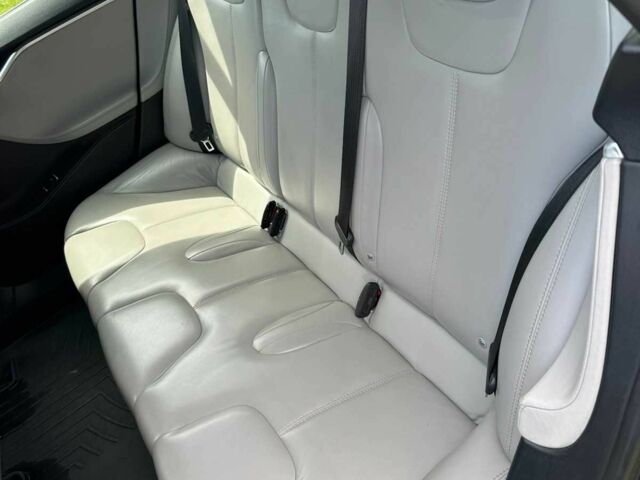 Тесла Модель С 2015 у Шепетовке на Automoto.ua Сірий Тесла Модель С, об'ємом двигуна 0 л та пробігом 180 тис. км за 14999 $, фото 7 на Automoto.ua