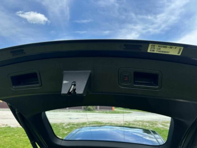 Тесла Модель С 2015 у Шепетовке на Automoto.ua Сірий Тесла Модель С, об'ємом двигуна 0 л та пробігом 180 тис. км за 14999 $, фото 5 на Automoto.ua