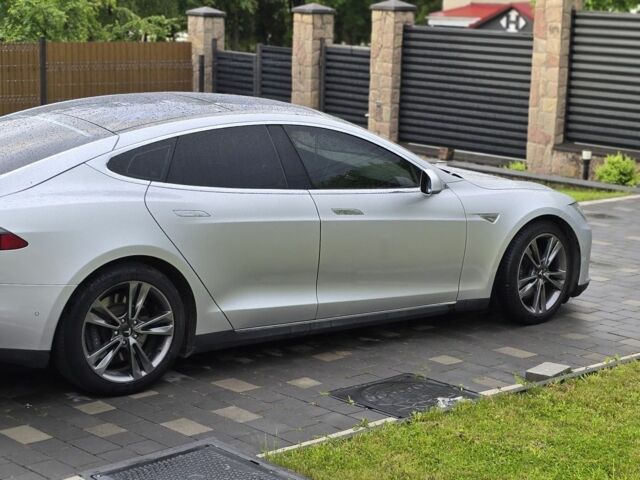 Серый Тесла Модель С, объемом двигателя 0 л и пробегом 200 тыс. км за 19200 $, фото 3 на Automoto.ua