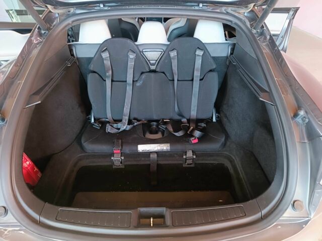 Тесла Модель С 2015 у Шепетовке на Automoto.ua Сірий Тесла Модель С, об'ємом двигуна 0 л та пробігом 180 тис. км за 14999 $, фото 12 на Automoto.ua